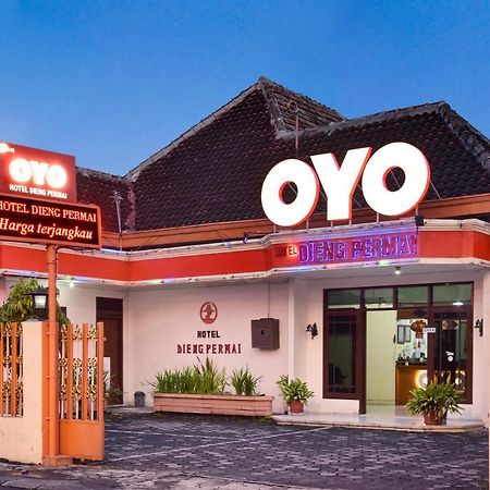 Oyo 348 Hotel Dieng Permai Джокьякарта Экстерьер фото