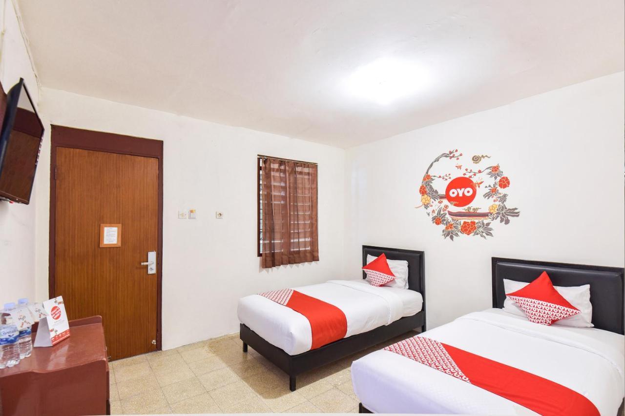 Oyo 348 Hotel Dieng Permai Джокьякарта Экстерьер фото