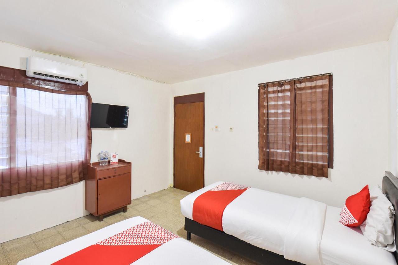 Oyo 348 Hotel Dieng Permai Джокьякарта Экстерьер фото
