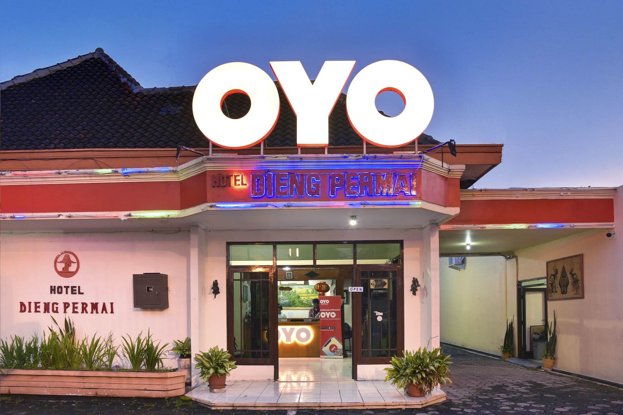 Oyo 348 Hotel Dieng Permai Джокьякарта Экстерьер фото